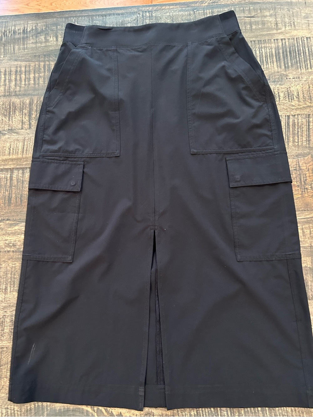 Athleta Brooklyn Cargo Skirt Black Midi Utility Pockets Size 8 Active Travel